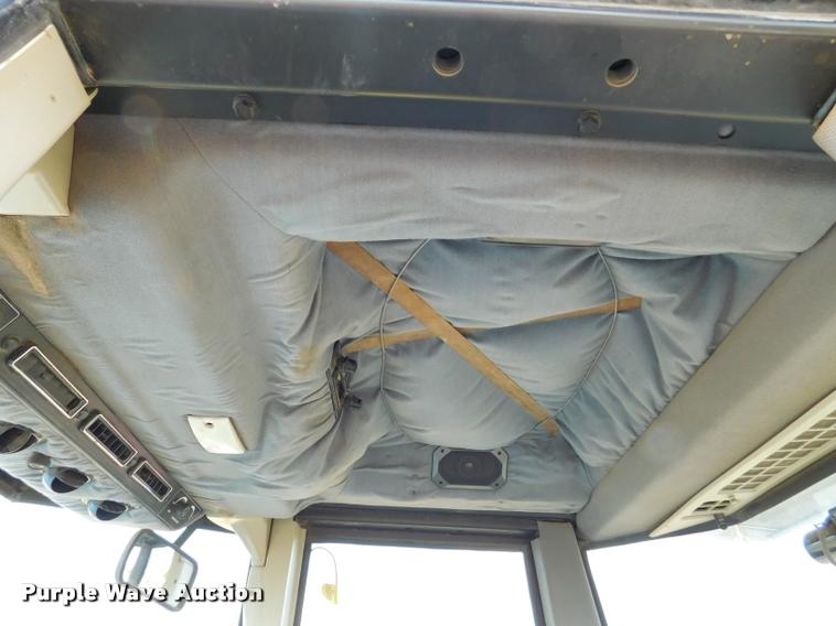 image for item DB9405 1990 Ford 946 Versatile 4WD tractor