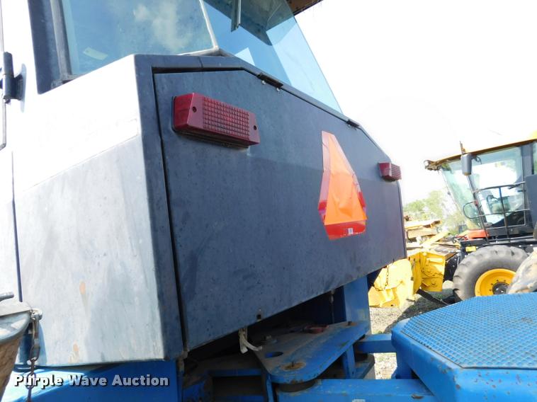 image for item DB9405 1990 Ford 946 Versatile 4WD tractor