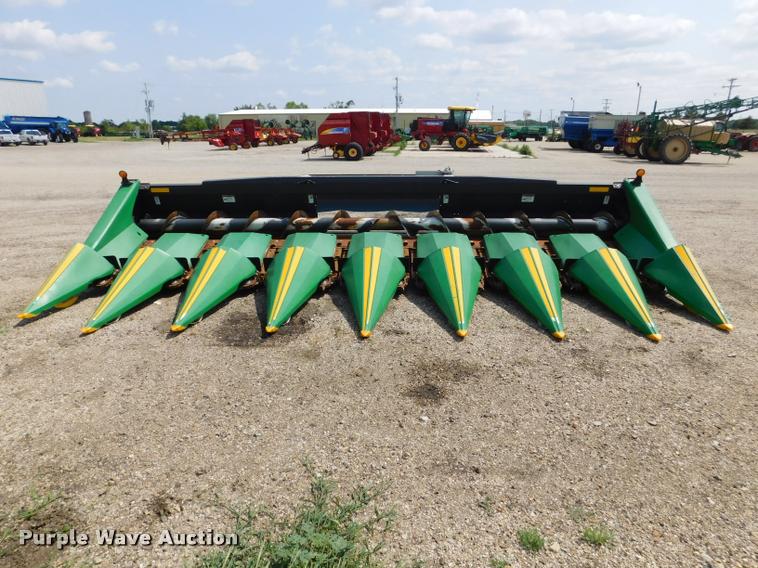 image for item DB9406 2010 Drago N8 corn head