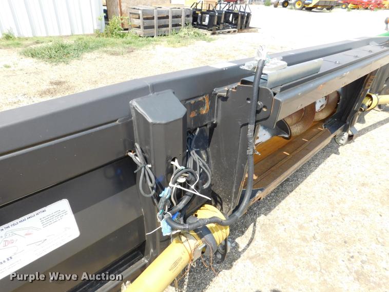 image for item DB9406 2010 Drago N8 corn head