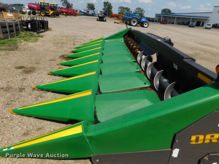 image for item DB9406 2010 Drago N8 corn head