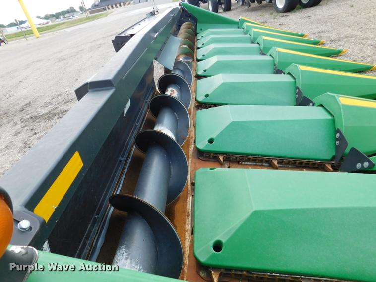 image for item DB9406 2010 Drago N8 corn head