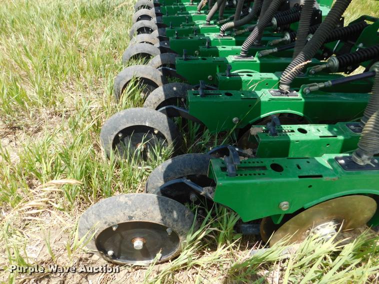 image for item DB9409 2010 Great Plains 2S-2600HD-3210 no-till grain drill