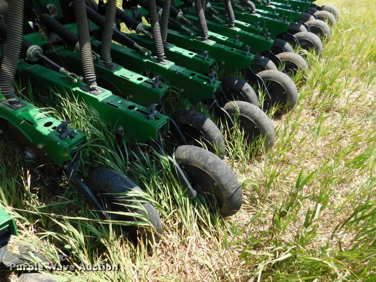 image for item DB9409 2010 Great Plains 2S-2600HD-3210 no-till grain drill