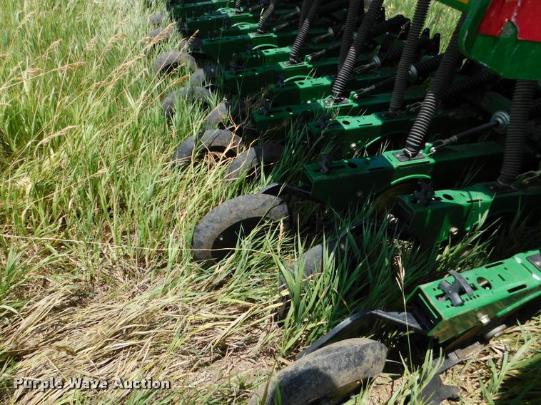 image for item DB9409 2010 Great Plains 2S-2600HD-3210 no-till grain drill