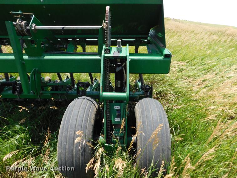 image for item DB9409 2010 Great Plains 2S-2600HD-3210 no-till grain drill