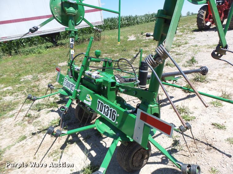 image for item DF9332 Frontier TD1316 hay tedder