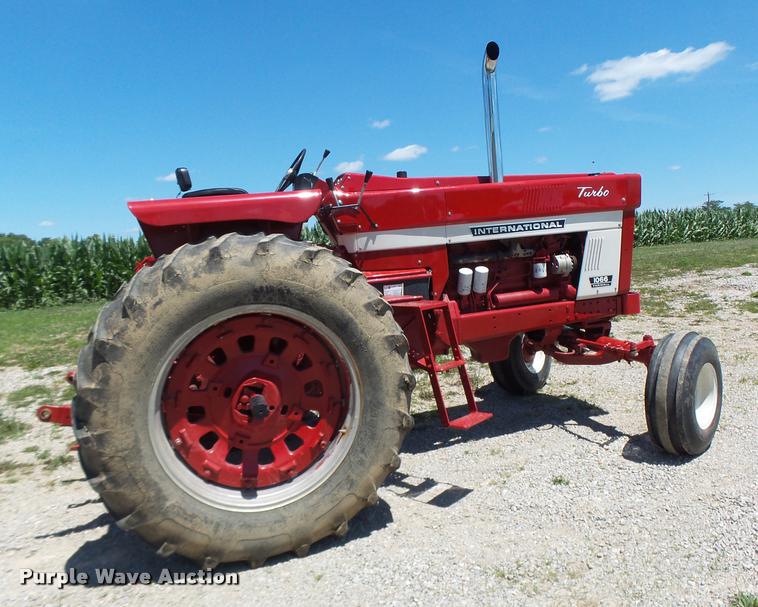 image for item DF9333 1971 International 1066 tractor