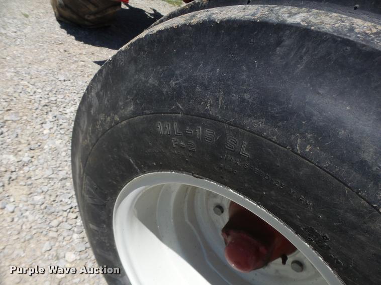 image for item DF9333 1971 International 1066 tractor