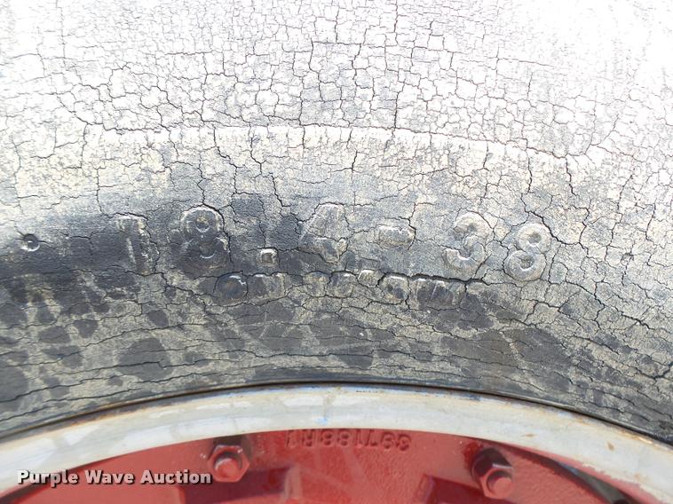 image for item DF9333 1971 International 1066 tractor