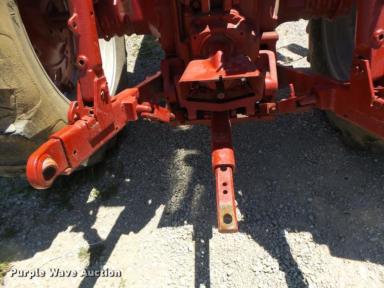 image for item DF9333 1971 International 1066 tractor