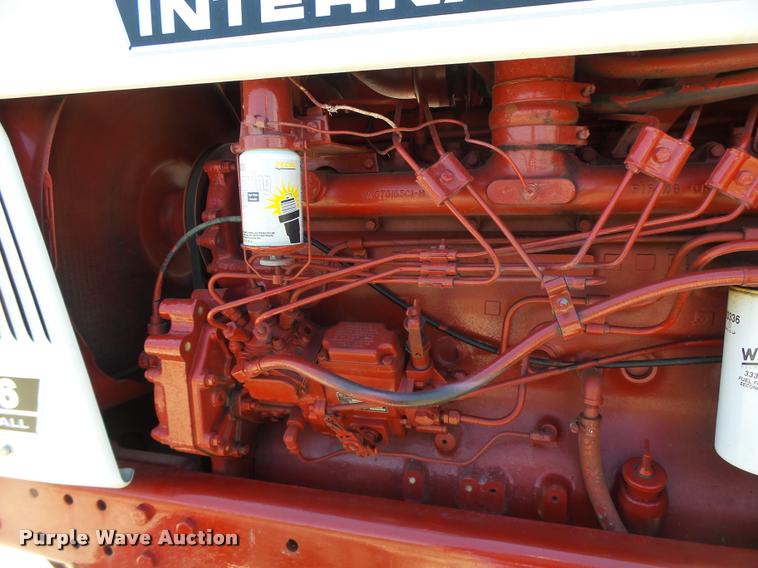 image for item DF9333 1971 International 1066 tractor