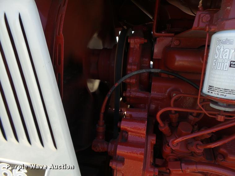 image for item DF9333 1971 International 1066 tractor