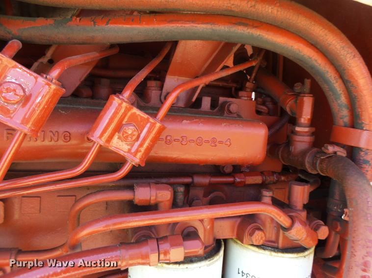 image for item DF9333 1971 International 1066 tractor