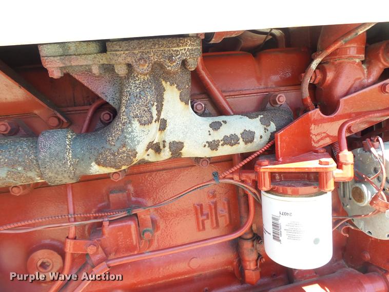 image for item DF9333 1971 International 1066 tractor