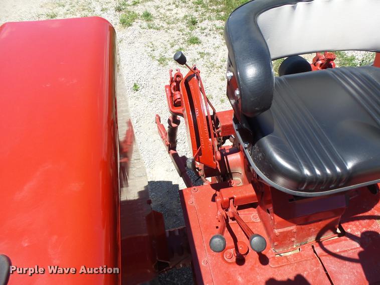 image for item DF9333 1971 International 1066 tractor