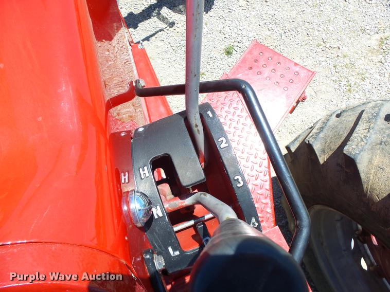 image for item DF9333 1971 International 1066 tractor