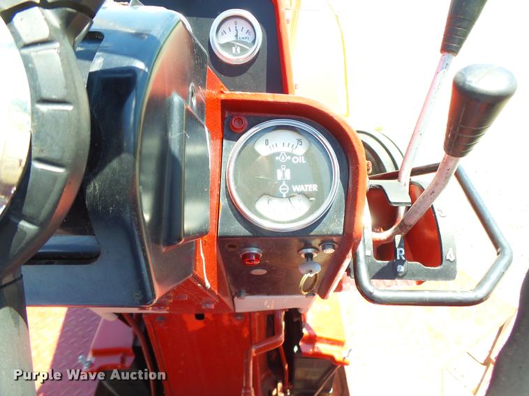 image for item DF9333 1971 International 1066 tractor