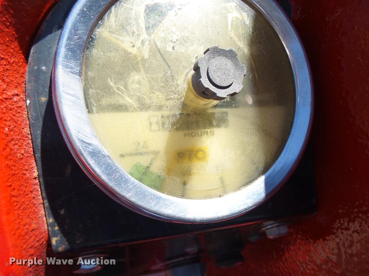 image for item DF9333 1971 International 1066 tractor