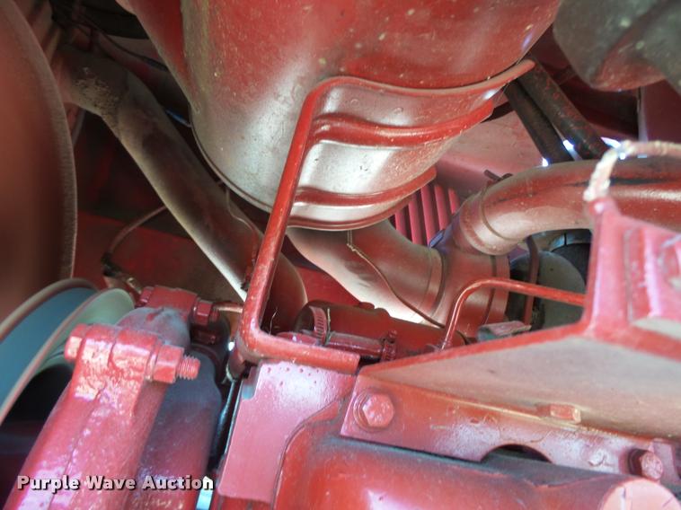 image for item DF9333 1971 International 1066 tractor