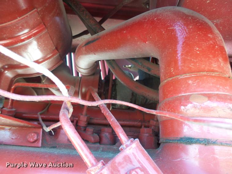 image for item DF9333 1971 International 1066 tractor