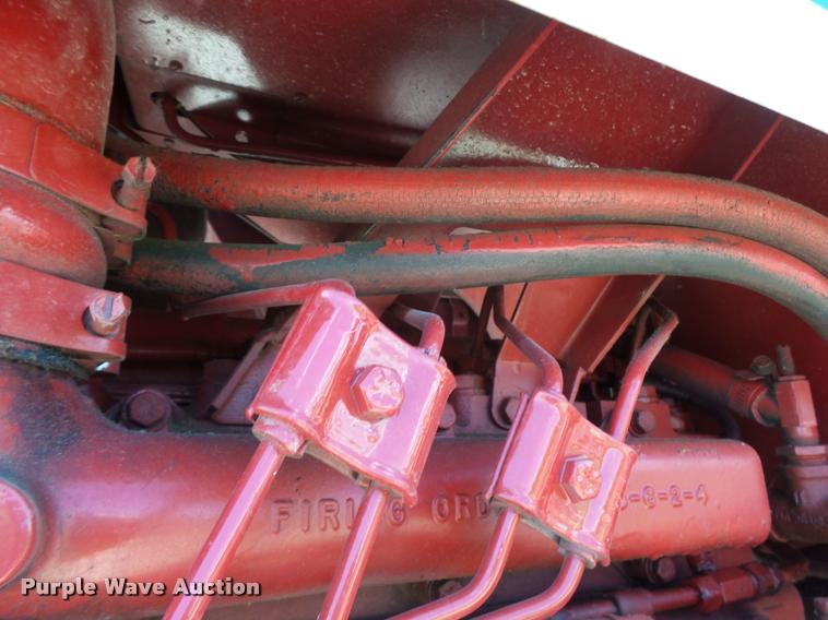 image for item DF9333 1971 International 1066 tractor