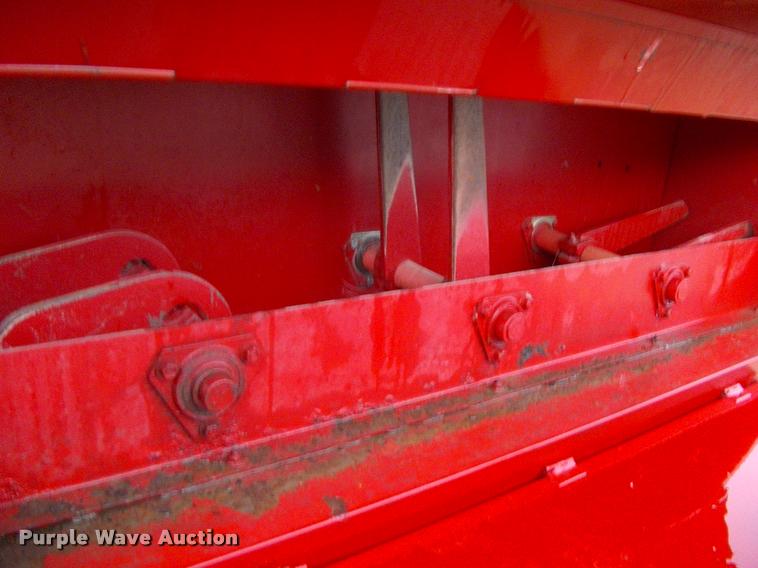 image for item DK9639 2007 New Holland 575 small square baler