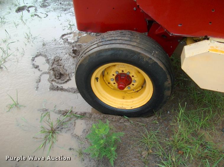 image for item DK9639 2007 New Holland 575 small square baler