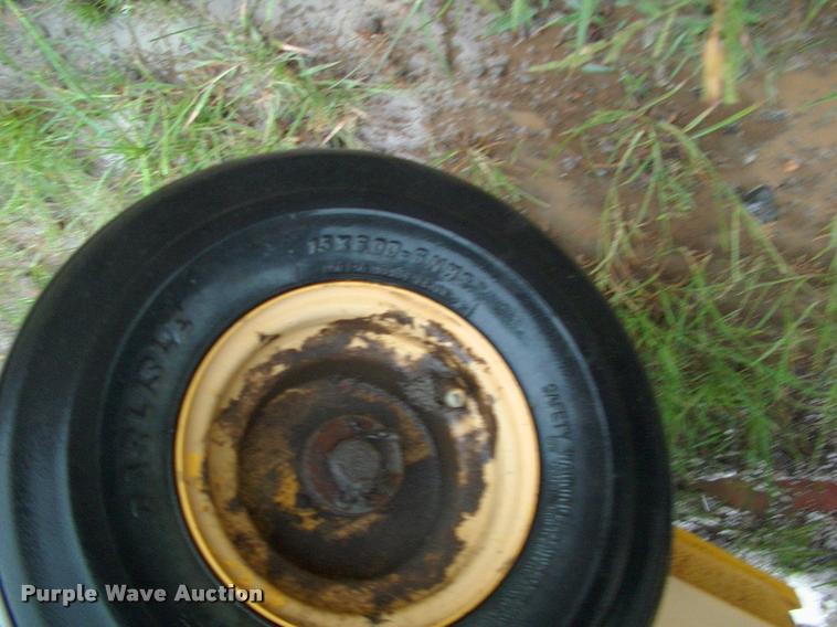 image for item DK9639 2007 New Holland 575 small square baler