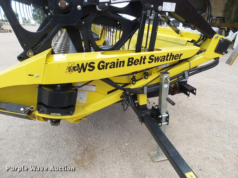 image for item DL9105 2014 Honey Bee WS30 grain belt swather head