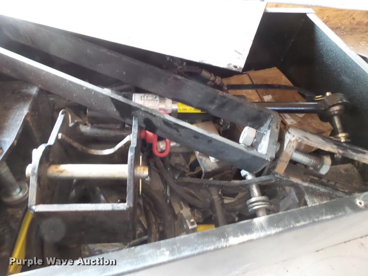 image for item DL9105 2014 Honey Bee WS30 grain belt swather head