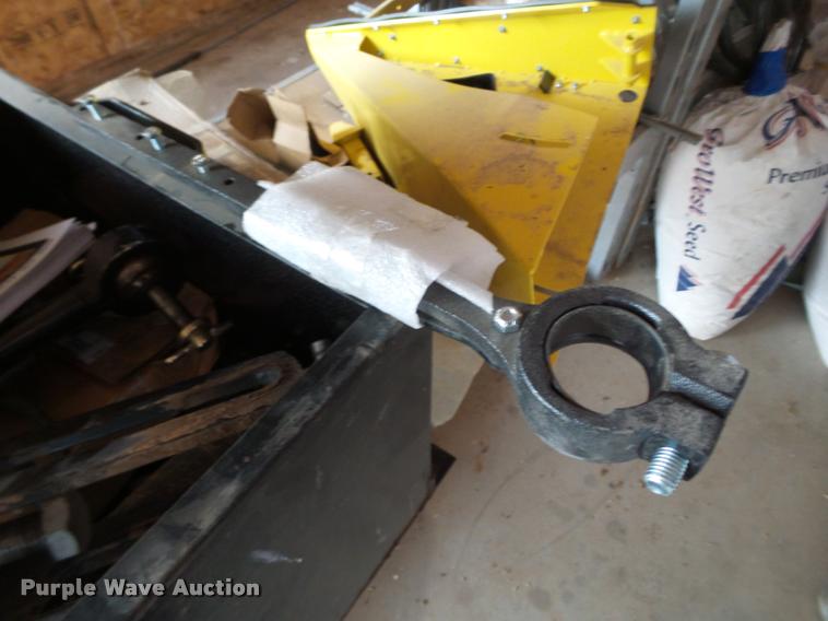 image for item DL9105 2014 Honey Bee WS30 grain belt swather head