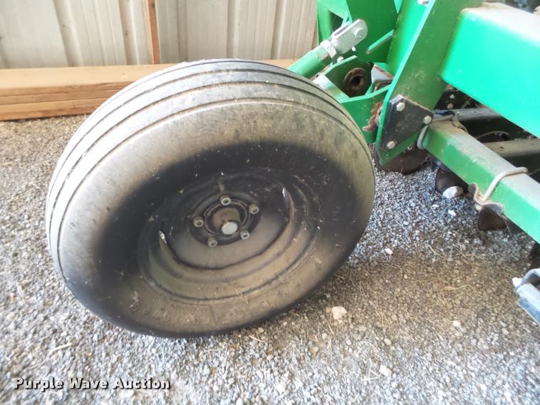 image for item DL9122 Great Plains Solid Stand 1500 drill