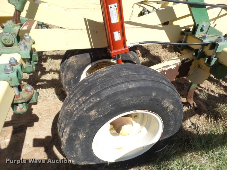 image for item DL9132 Roll-a-cone chisel plow