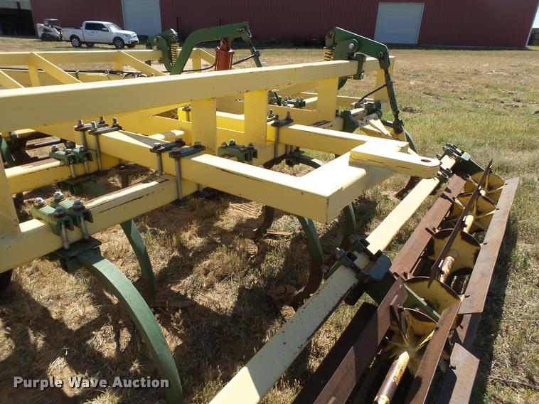 image for item DL9132 Roll-a-cone chisel plow