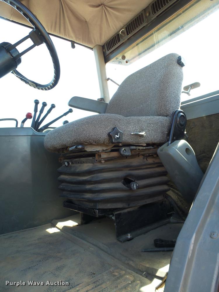 image for item DL9133 1991 Case IH 7110 MFWD tractor