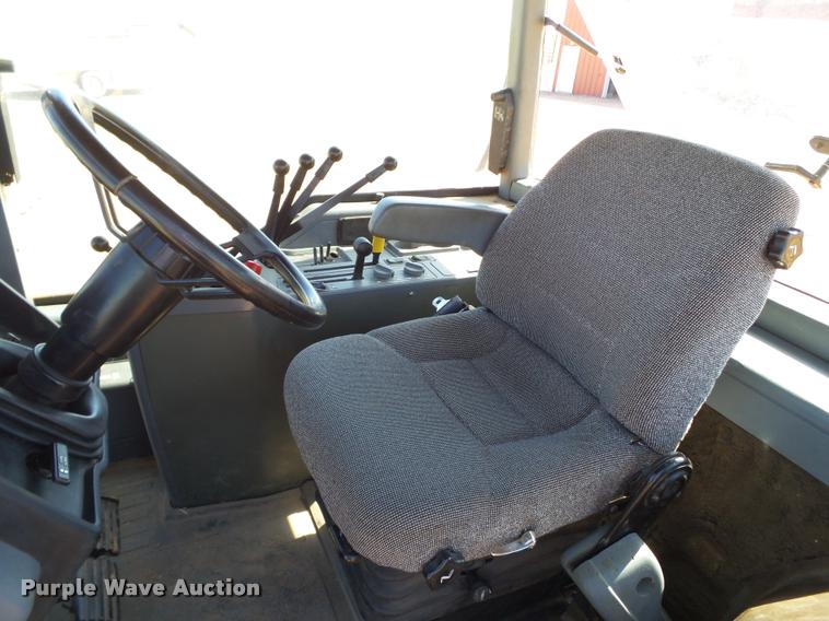 image for item DL9133 1991 Case IH 7110 MFWD tractor