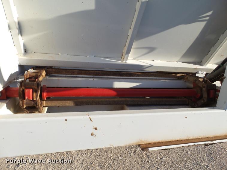 image for item L1514 2015 Blatz 40BZ234BRB1214M silage trailer