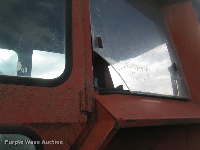 image for item L2325 Allis Chalmers 200 tractor