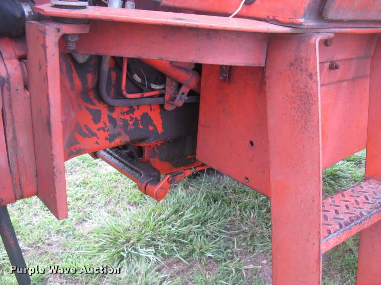 image for item L2325 Allis Chalmers 200 tractor