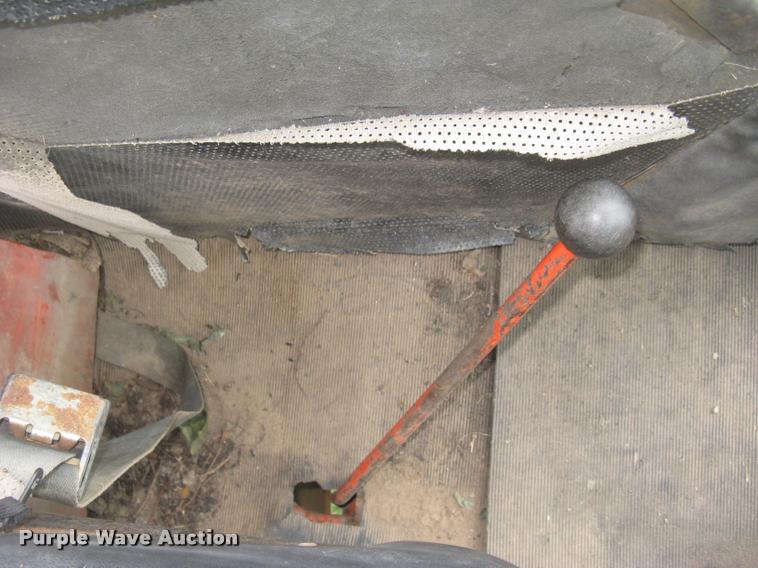 image for item L2325 Allis Chalmers 200 tractor