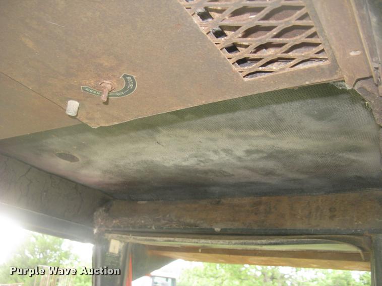 image for item L2325 Allis Chalmers 200 tractor