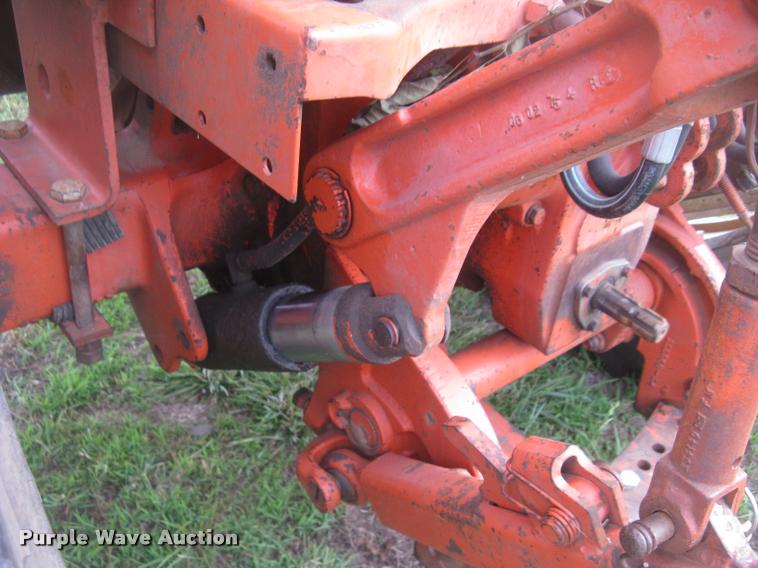 image for item L2325 Allis Chalmers 200 tractor