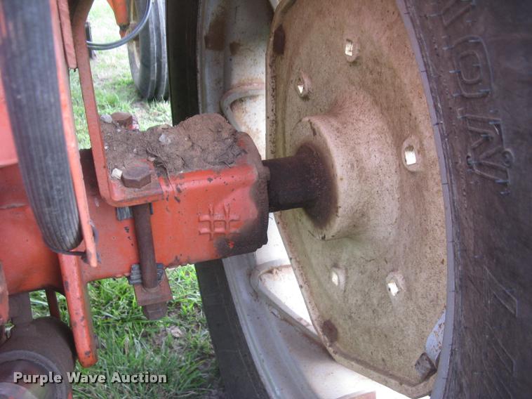 image for item L2325 Allis Chalmers 200 tractor