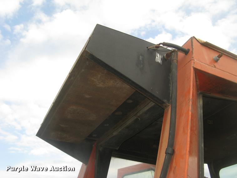 image for item L2325 Allis Chalmers 200 tractor