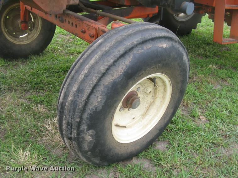 image for item L2325 Allis Chalmers 200 tractor
