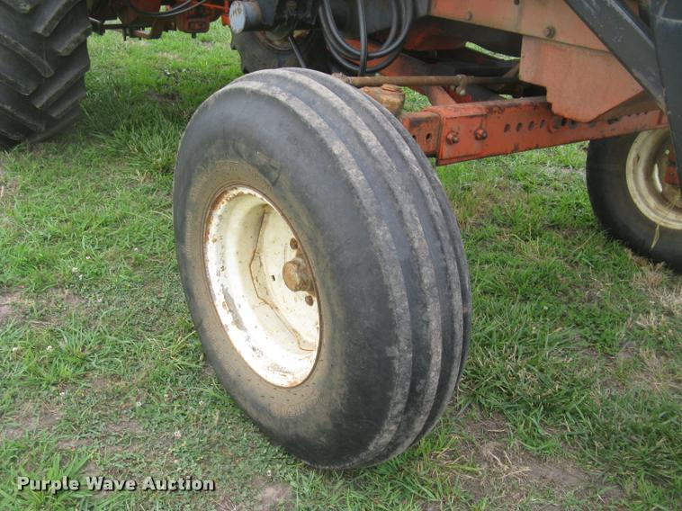 image for item L2325 Allis Chalmers 200 tractor
