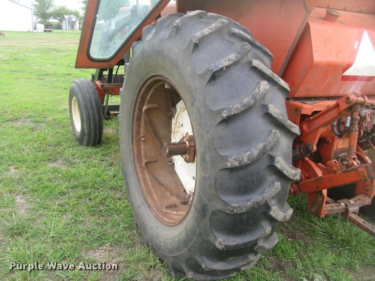 image for item L2325 Allis Chalmers 200 tractor