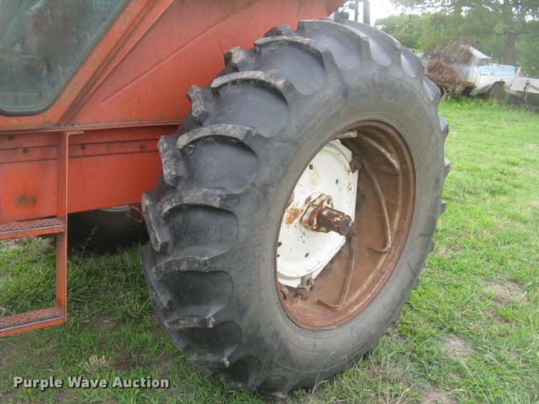 image for item L2325 Allis Chalmers 200 tractor