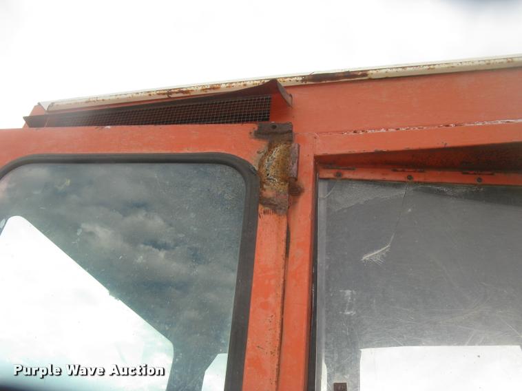 image for item L2325 Allis Chalmers 200 tractor